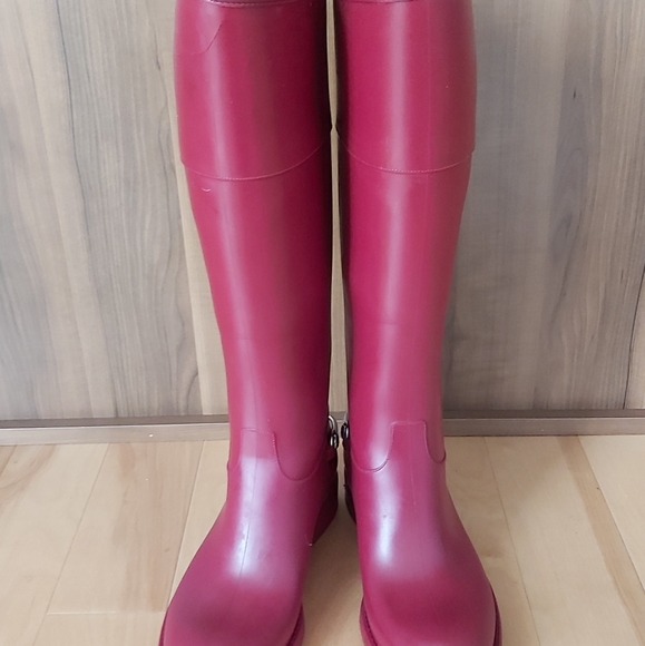 RED GUCCI RAIN BOOTS - Picture 2 of 12